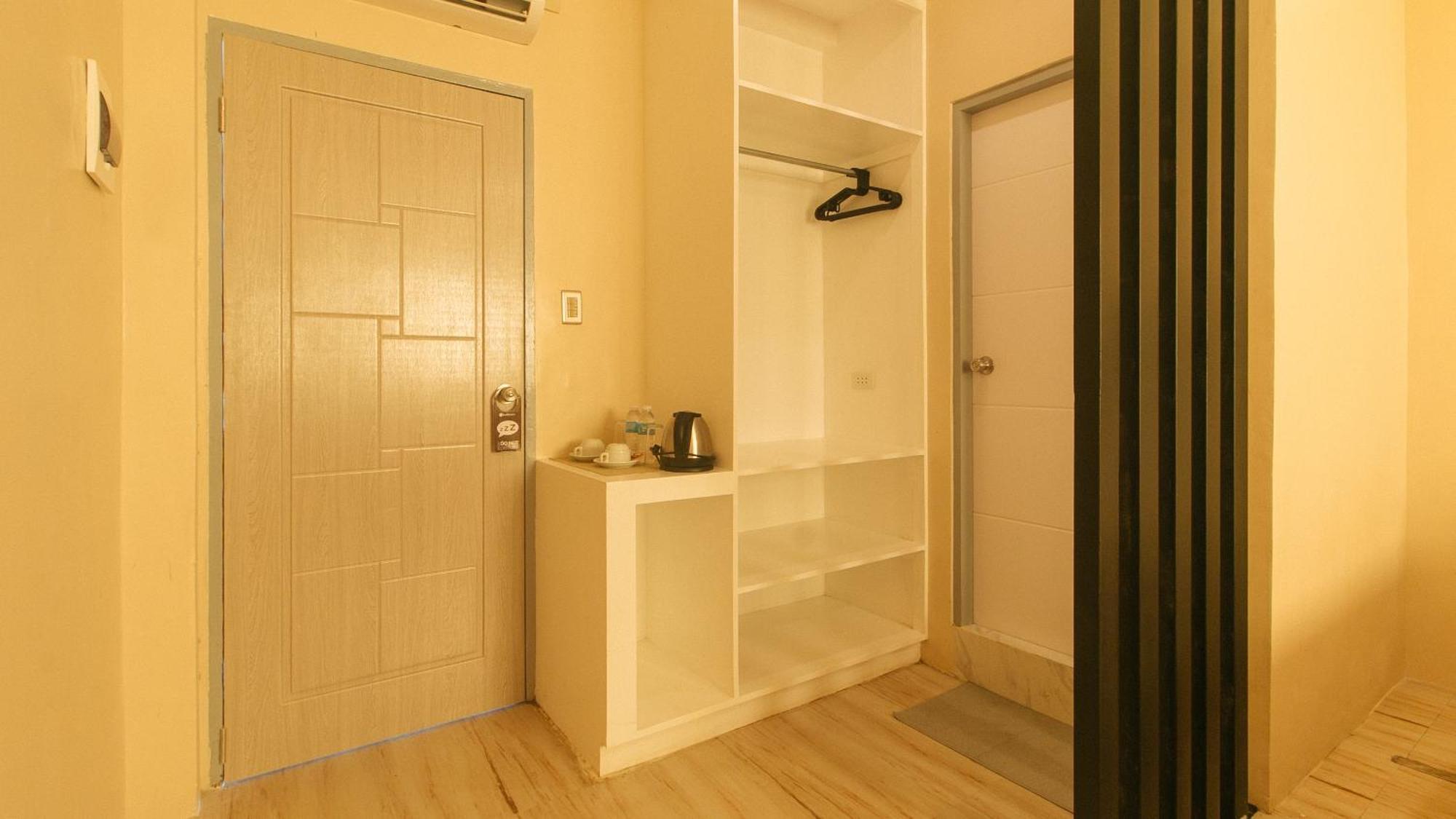 Reddoorz Plus At Seventy Five Inn Near Manila Airport Paranaque City Kültér fotó