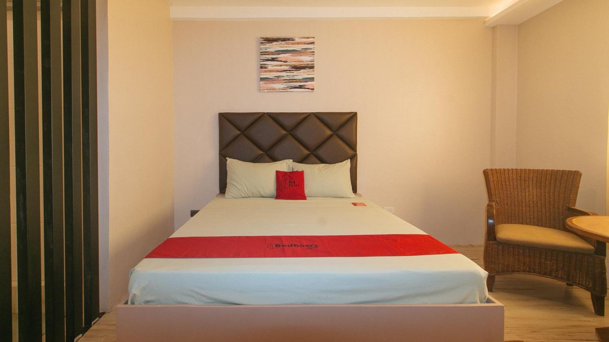 Reddoorz Plus At Seventy Five Inn Near Manila Airport Paranaque City Kültér fotó