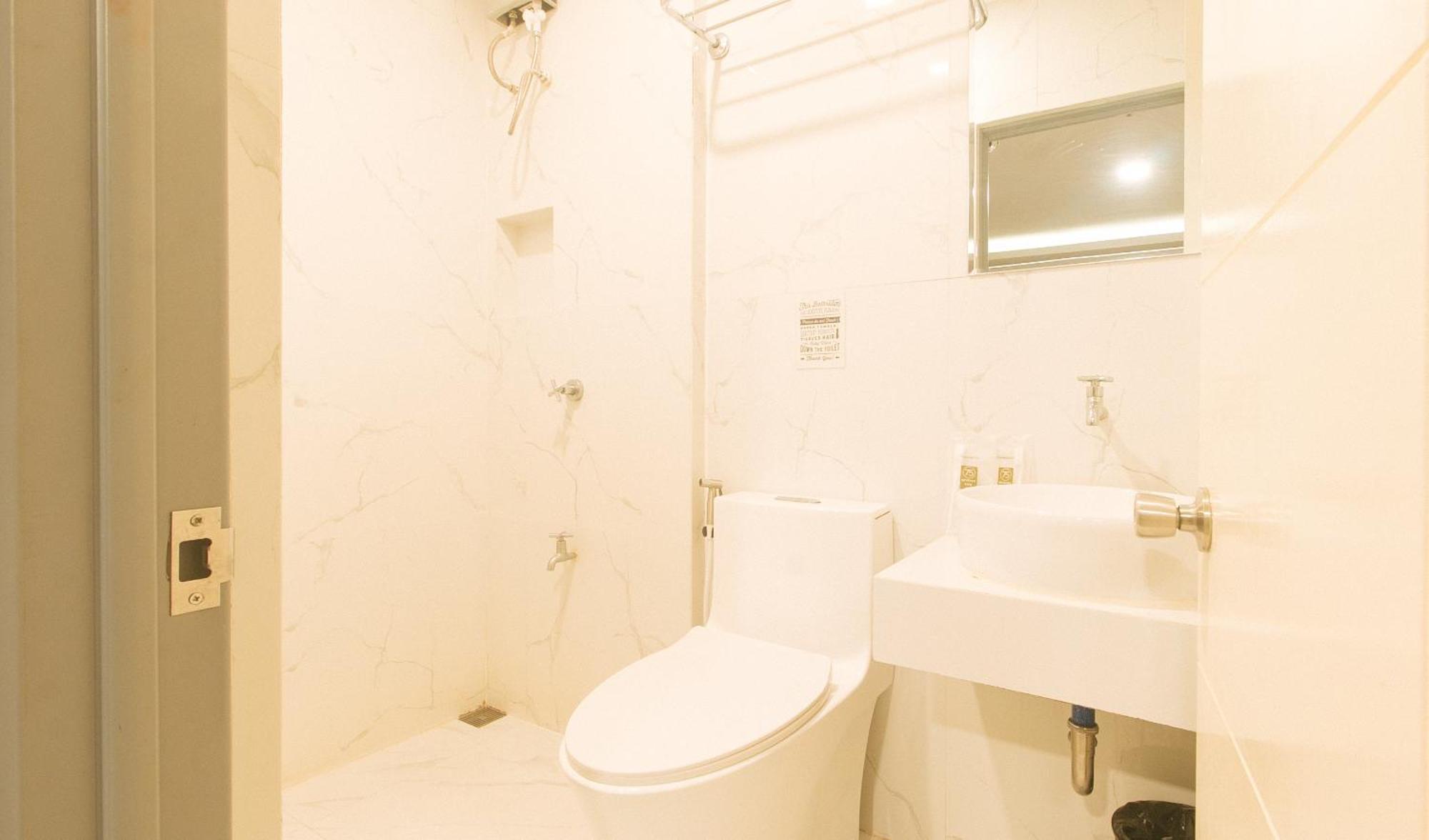 Reddoorz Plus At Seventy Five Inn Near Manila Airport Paranaque City Kültér fotó